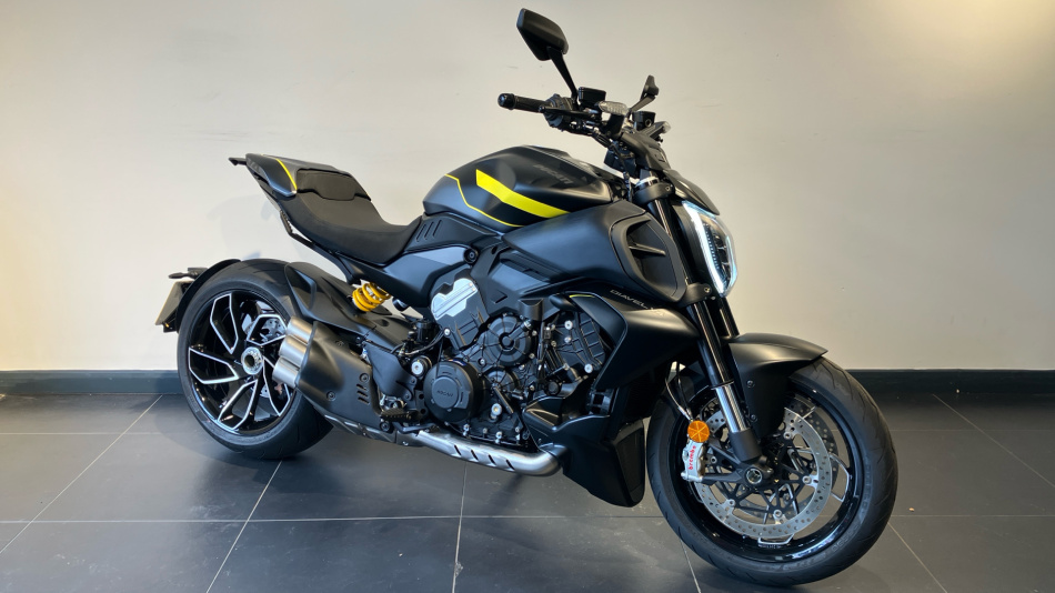 Ducati Diavel V4 - Dark Stealth Yellow (25MY)